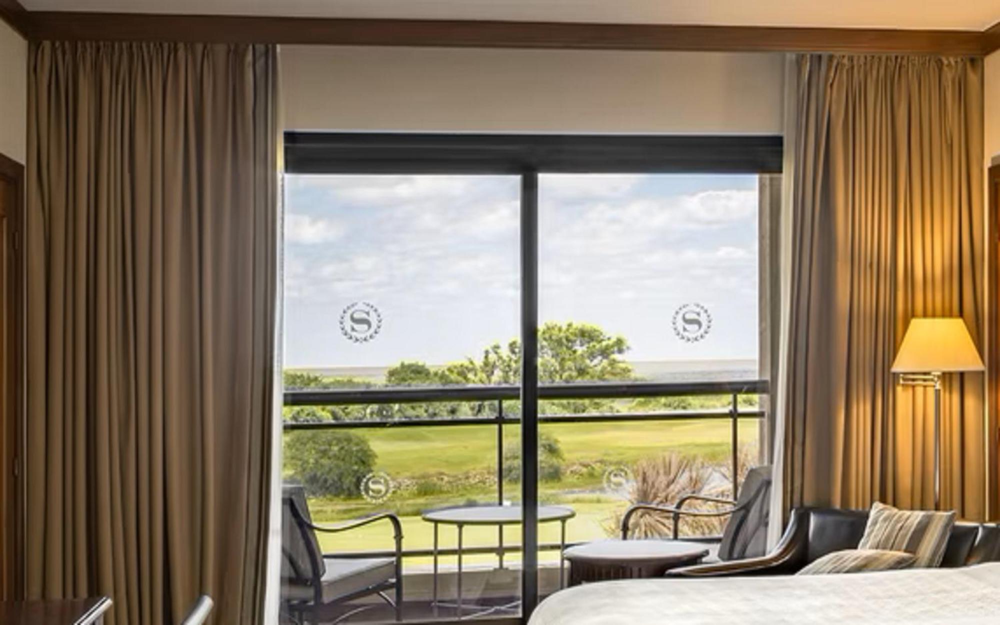 Sheraton Colonia Golf & Spa Resort Колония дел Сакременто Екстериор снимка A sliding window