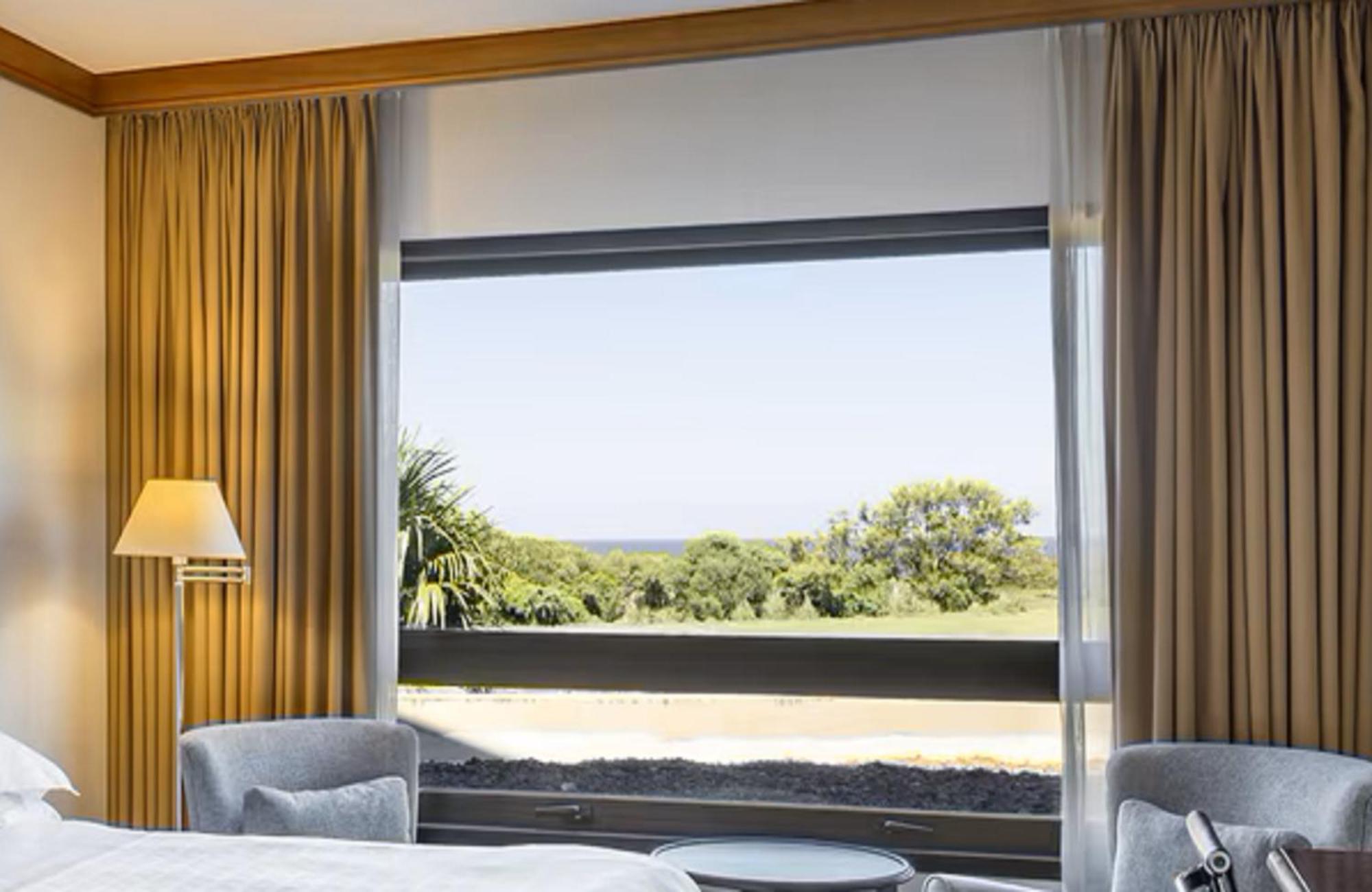 Sheraton Colonia Golf & Spa Resort Колония дел Сакременто Екстериор снимка A window with a roller blind
