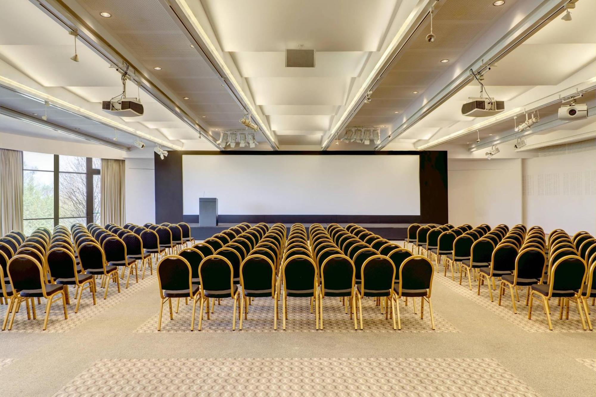 Sheraton Colonia Golf & Spa Resort Колония дел Сакременто Екстериор снимка The main conference room
