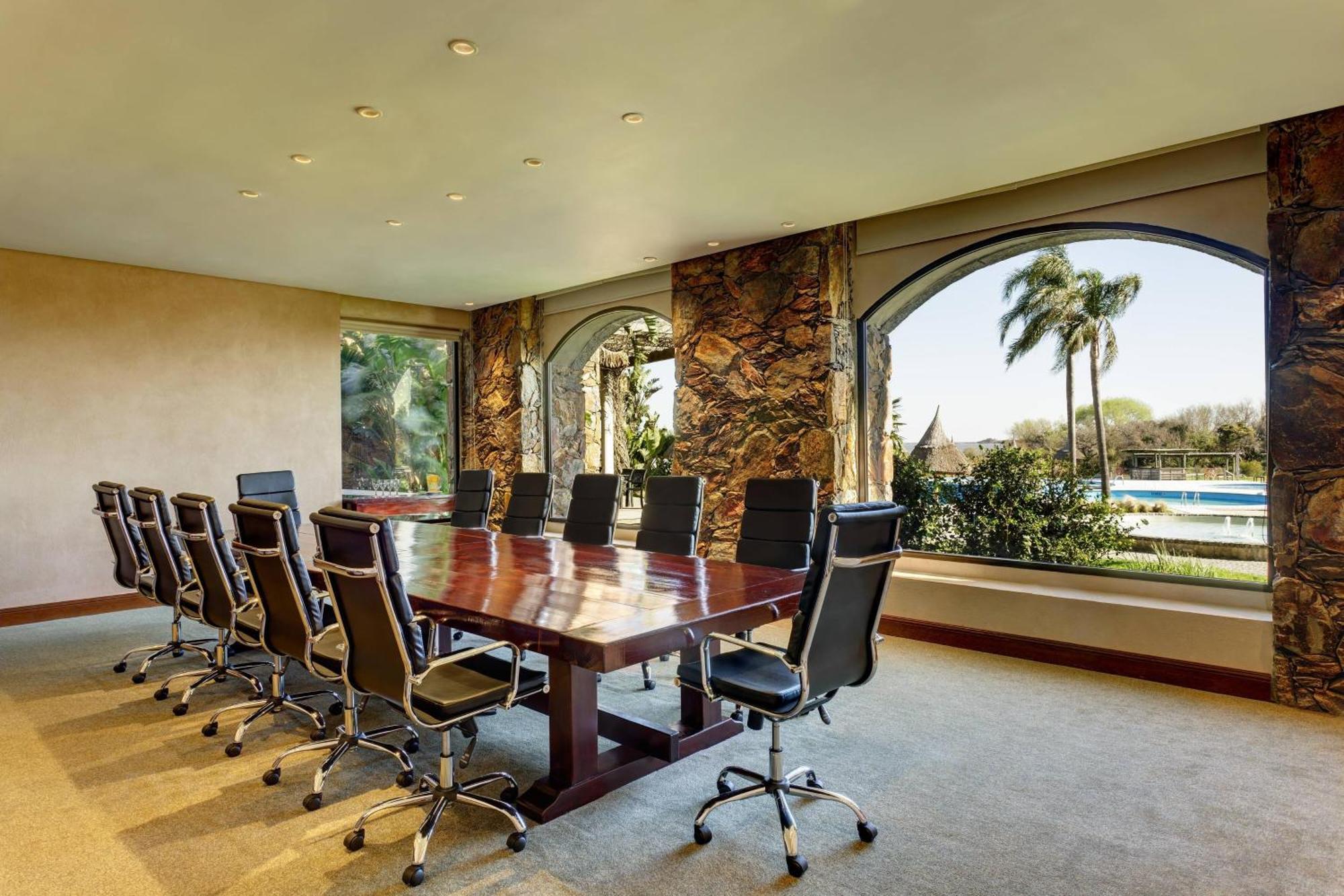 Sheraton Colonia Golf & Spa Resort Колония дел Сакременто Екстериор снимка Boardroom at the Arizona Inn