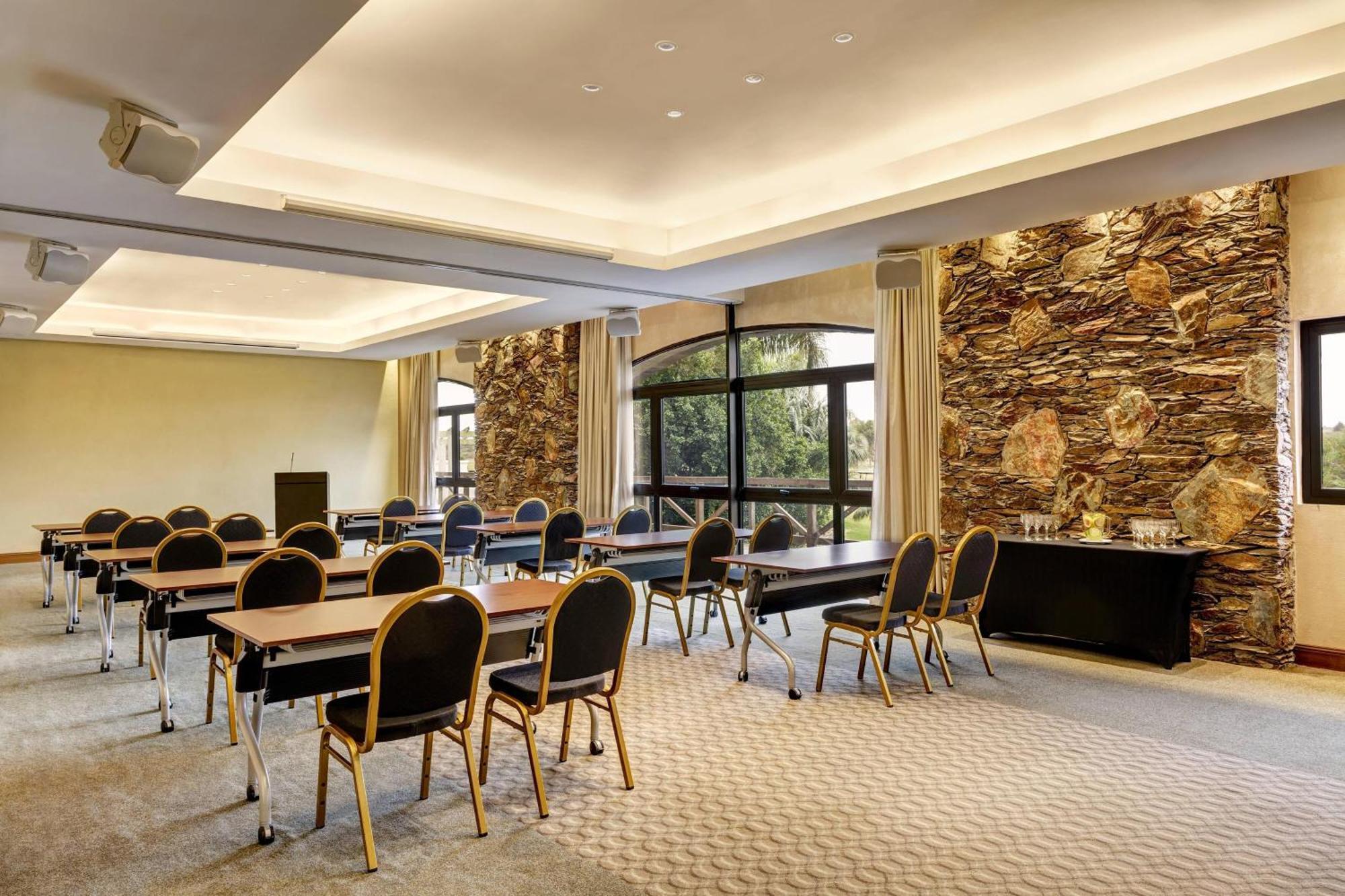 Sheraton Colonia Golf & Spa Resort Колония дел Сакременто Екстериор снимка Meeting room