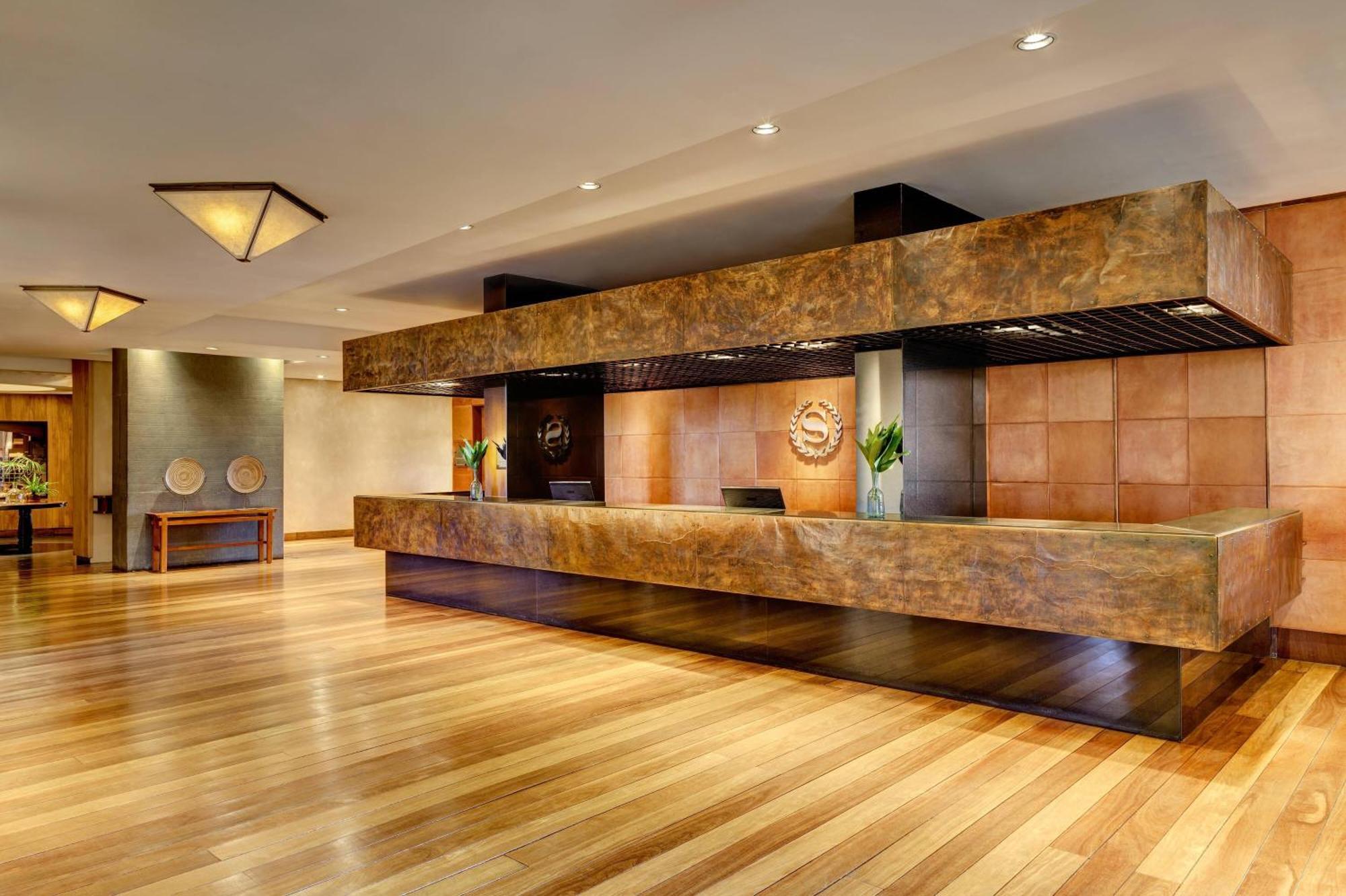 Sheraton Colonia Golf & Spa Resort Колония дел Сакременто Екстериор снимка The lobby of the hotel