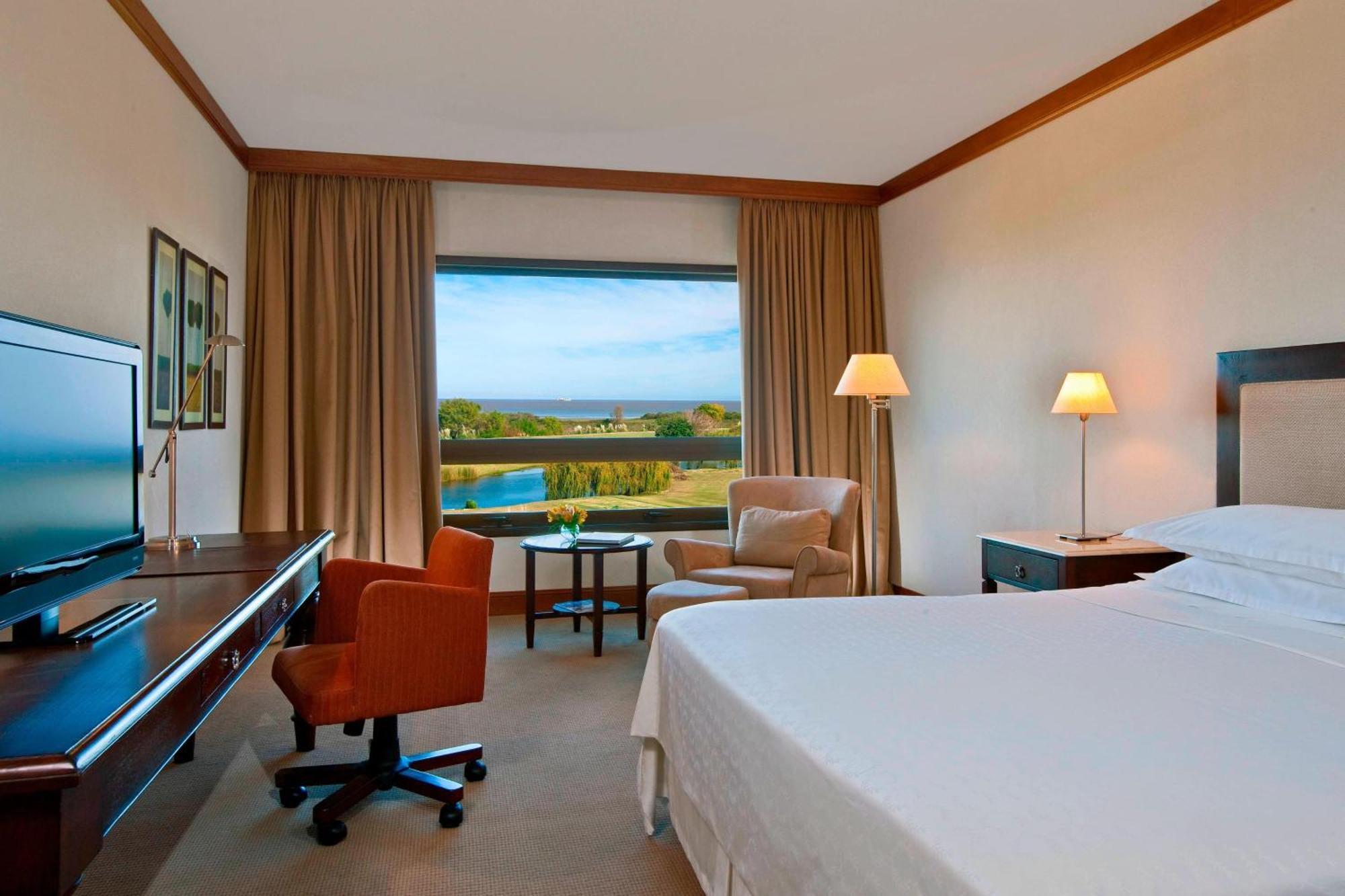 Sheraton Colonia Golf & Spa Resort Колония дел Сакременто Екстериор снимка A room at the Sheraton Vistana Resort