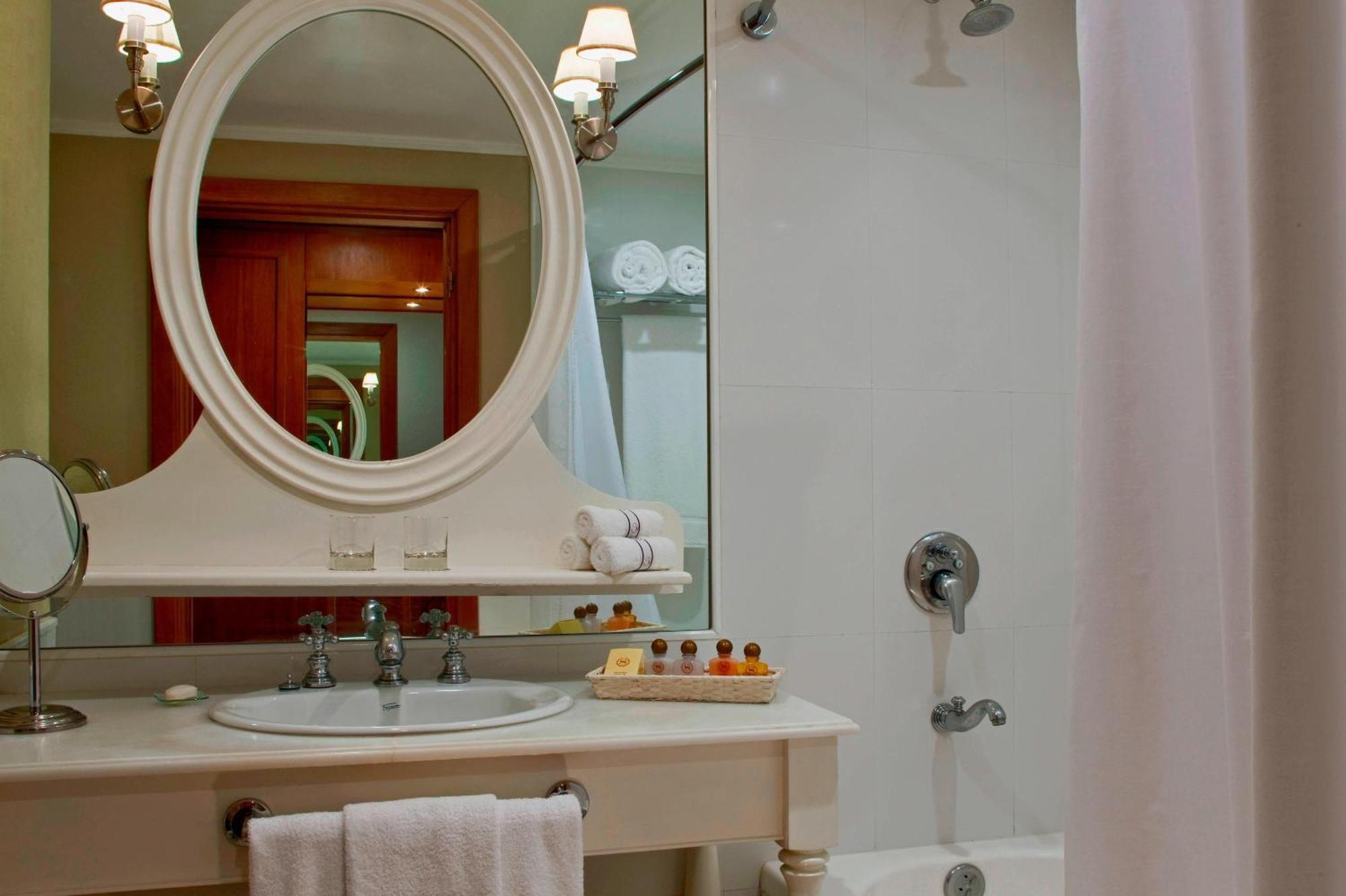 Sheraton Colonia Golf & Spa Resort Колония дел Сакременто Екстериор снимка