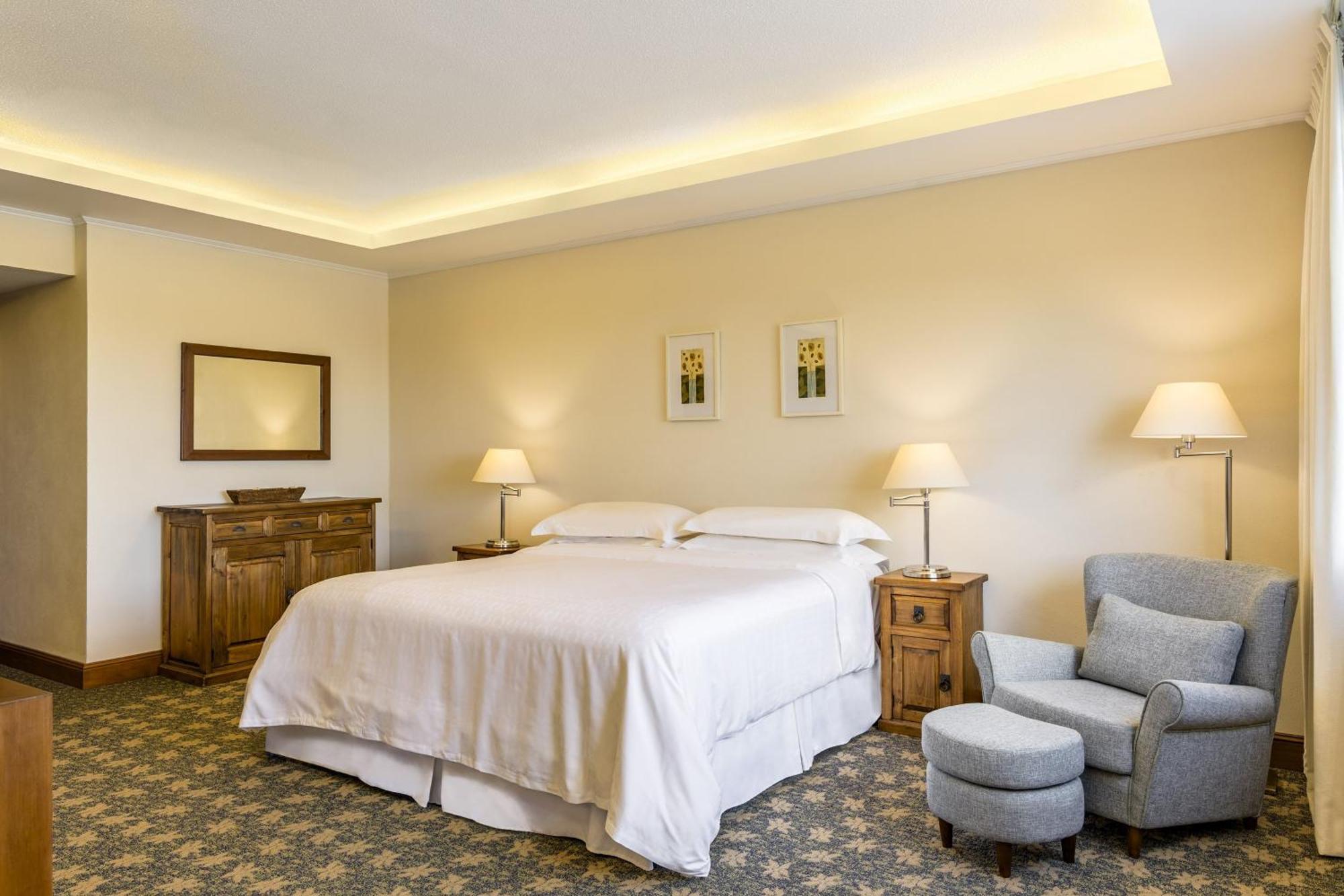 Sheraton Colonia Golf & Spa Resort Колония дел Сакременто Екстериор снимка A bedroom at the hotel