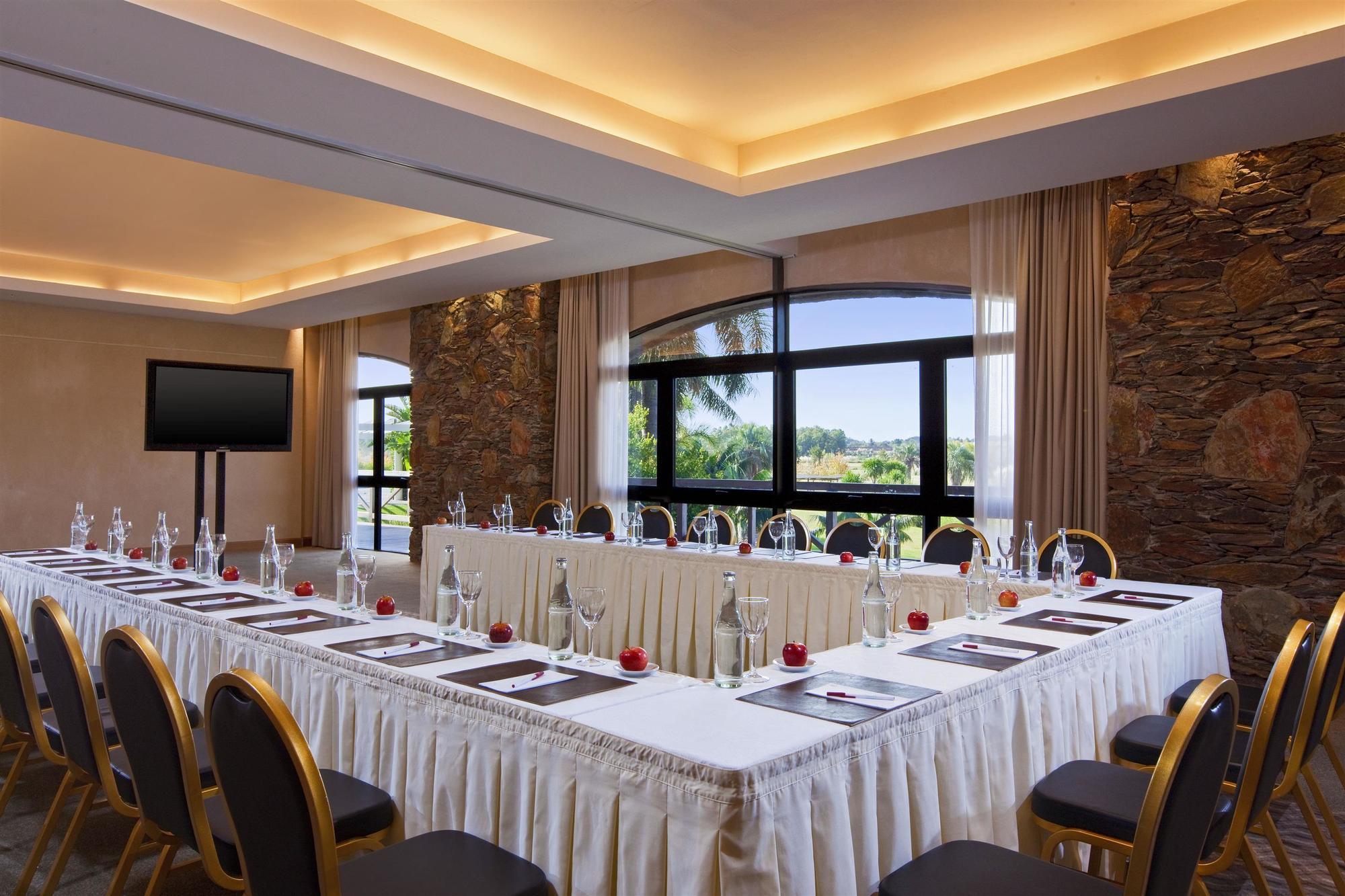 Sheraton Colonia Golf & Spa Resort Колония дел Сакременто Екстериор снимка Meeting room
