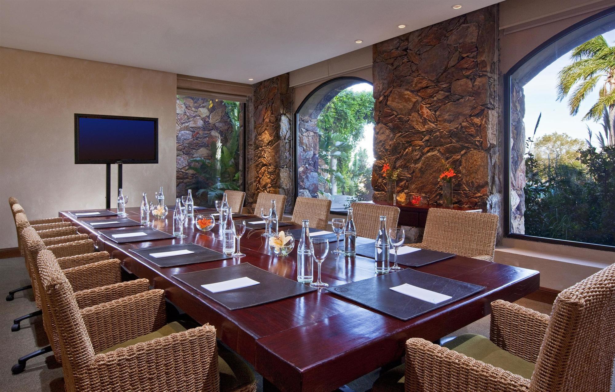 Sheraton Colonia Golf & Spa Resort Колония дел Сакременто Екстериор снимка Meeting room at the Four Seasons Hotel