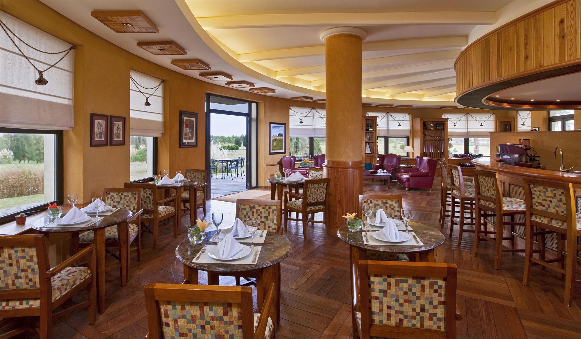 Sheraton Colonia Golf & Spa Resort Колония дел Сакременто Екстериор снимка Club House
